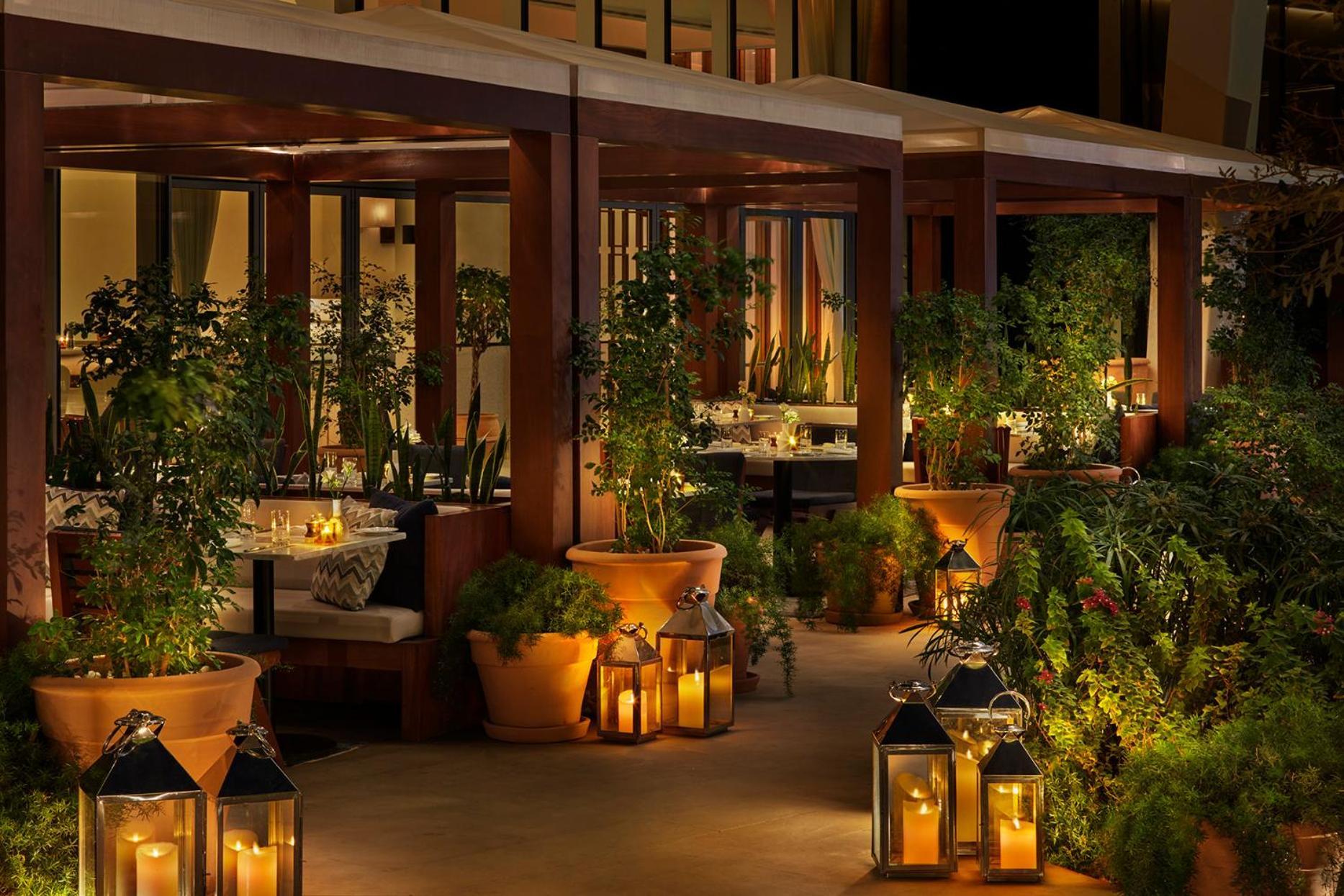 The Abu Dhabi Edition Luaran gambar The patio at the Mirage