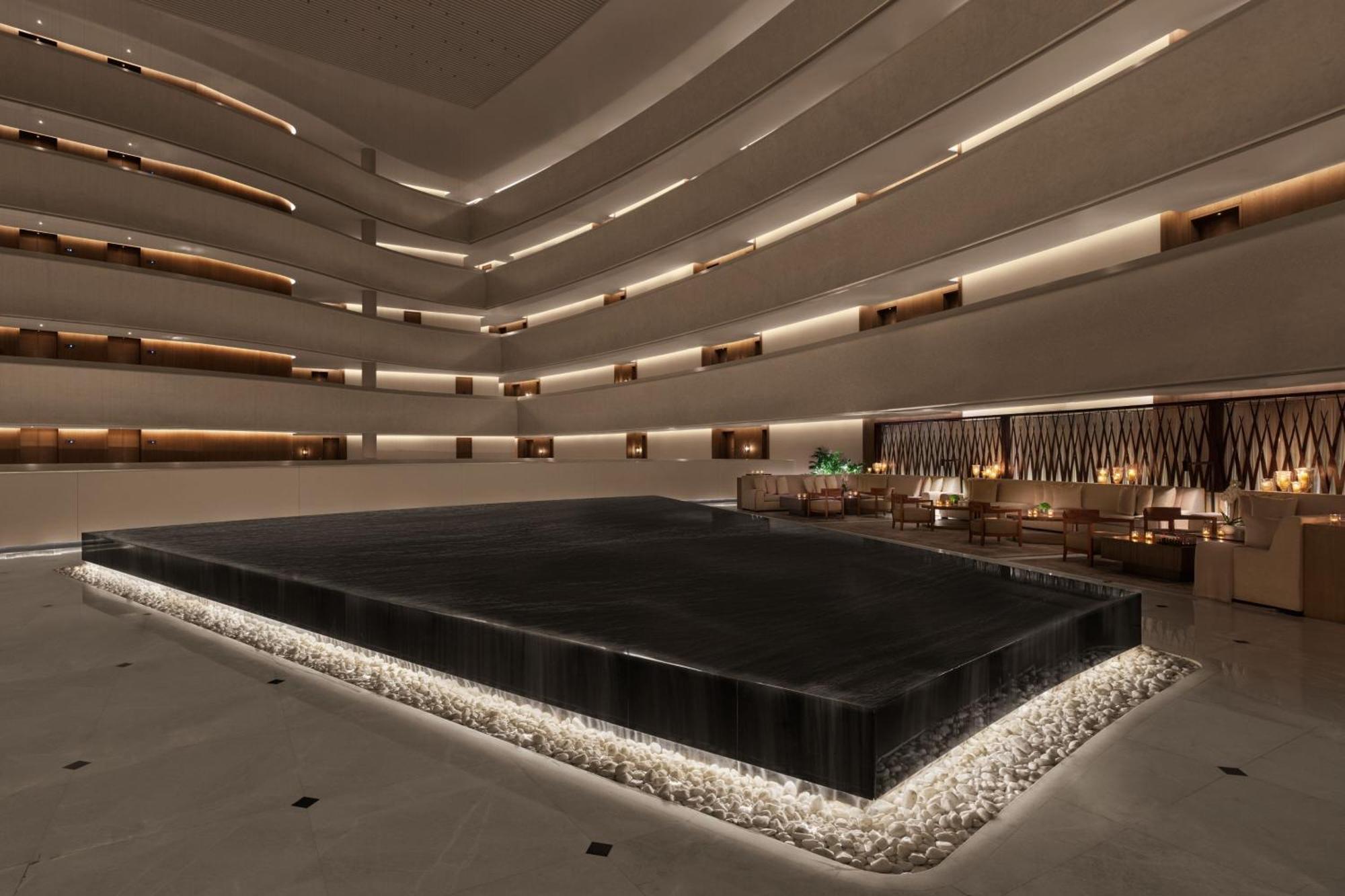 The Abu Dhabi Edition Luaran gambar The interior of the hotel